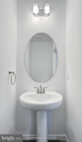 7839 OAK BROOK DR, Harrisburg, PA 17112