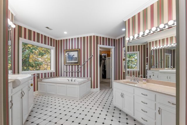 9290 W TERRAPIN HILLS RD RD, Columbia, MO 65203