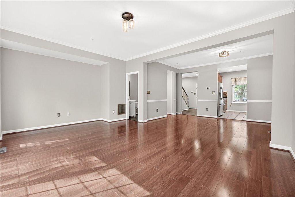 Image 10 of property listing at 18733 FALLING RIVER DR, Gaithersburg, MD 20879