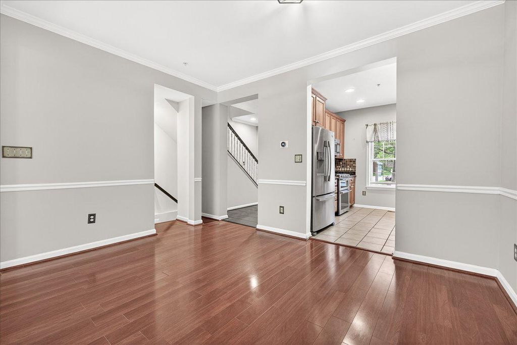 Image 11 of property listing at 18733 FALLING RIVER DR, Gaithersburg, MD 20879