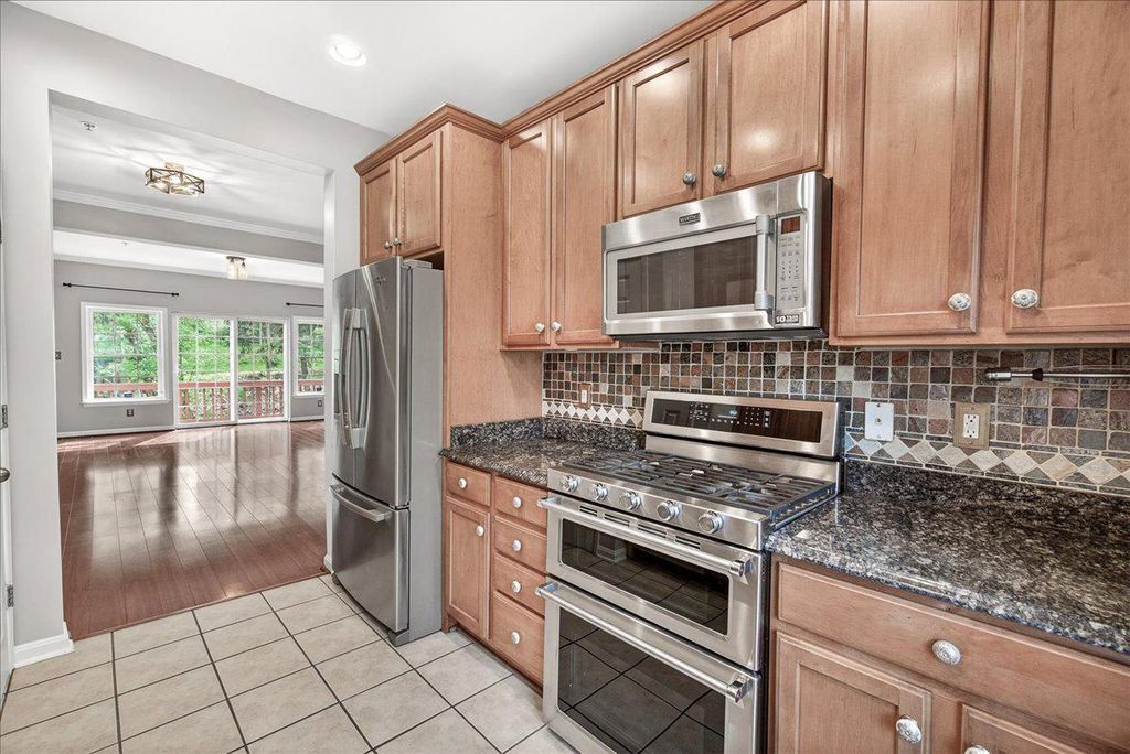 Image 12 of property listing at 18733 FALLING RIVER DR, Gaithersburg, MD 20879