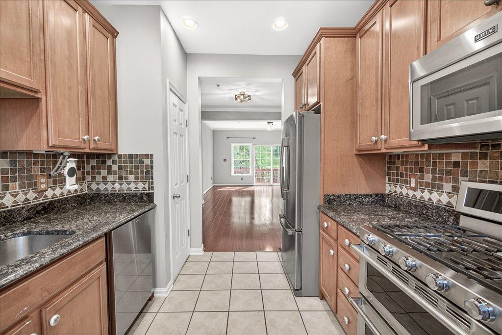 Image 13 of property listing at 18733 FALLING RIVER DR, Gaithersburg, MD 20879