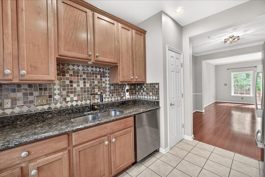 Image 15 of property listing at 18733 FALLING RIVER DR, Gaithersburg, MD 20879