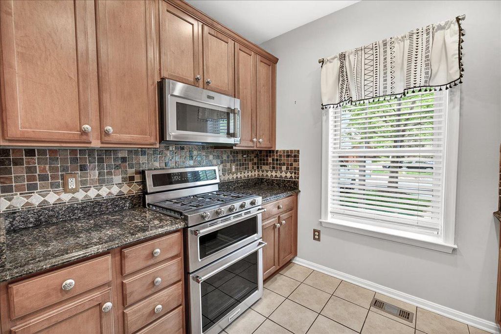 Image 16 of property listing at 18733 FALLING RIVER DR, Gaithersburg, MD 20879
