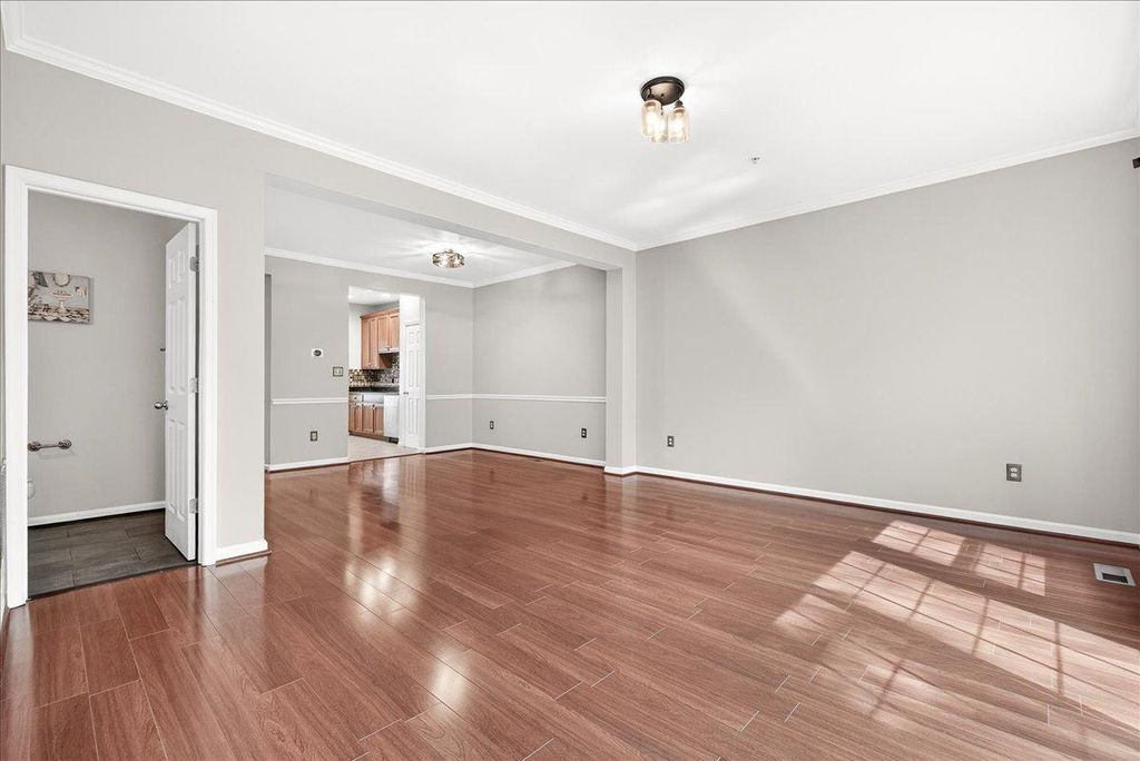 Image 17 of property listing at 18733 FALLING RIVER DR, Gaithersburg, MD 20879