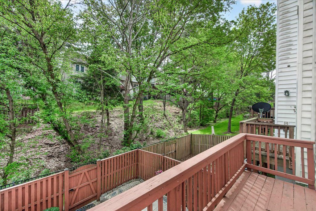 Image 19 of property listing at 18733 FALLING RIVER DR, Gaithersburg, MD 20879