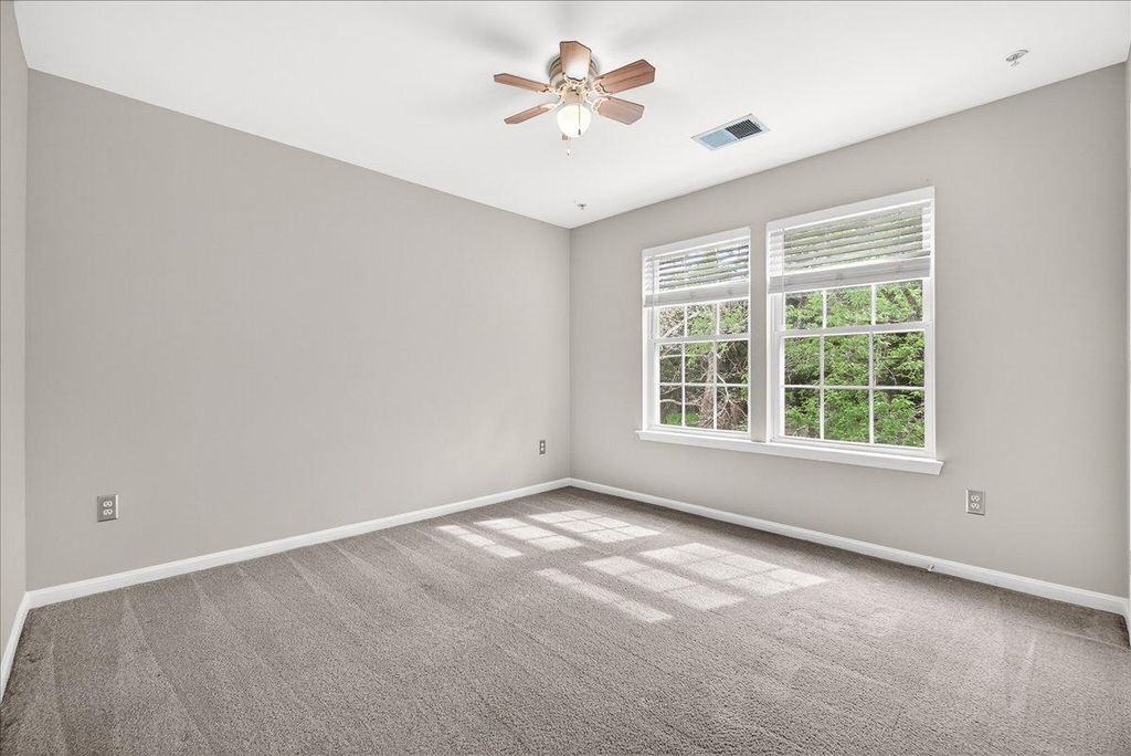 Image 22 of property listing at 18733 FALLING RIVER DR, Gaithersburg, MD 20879