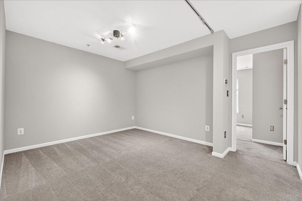 Image 23 of property listing at 18733 FALLING RIVER DR, Gaithersburg, MD 20879