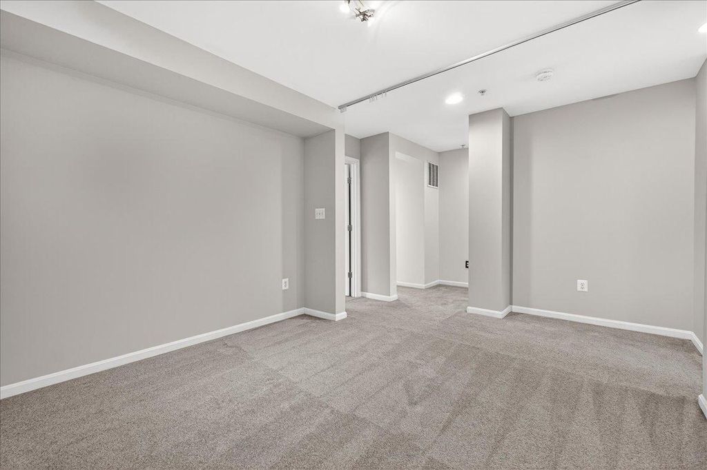 Image 24 of property listing at 18733 FALLING RIVER DR, Gaithersburg, MD 20879