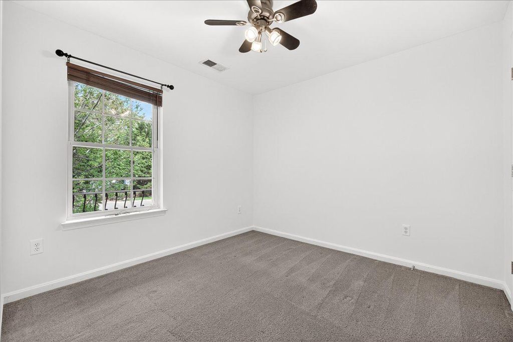 Image 26 of property listing at 18733 FALLING RIVER DR, Gaithersburg, MD 20879