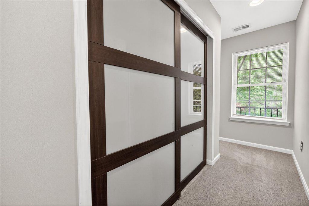 Image 27 of property listing at 18733 FALLING RIVER DR, Gaithersburg, MD 20879