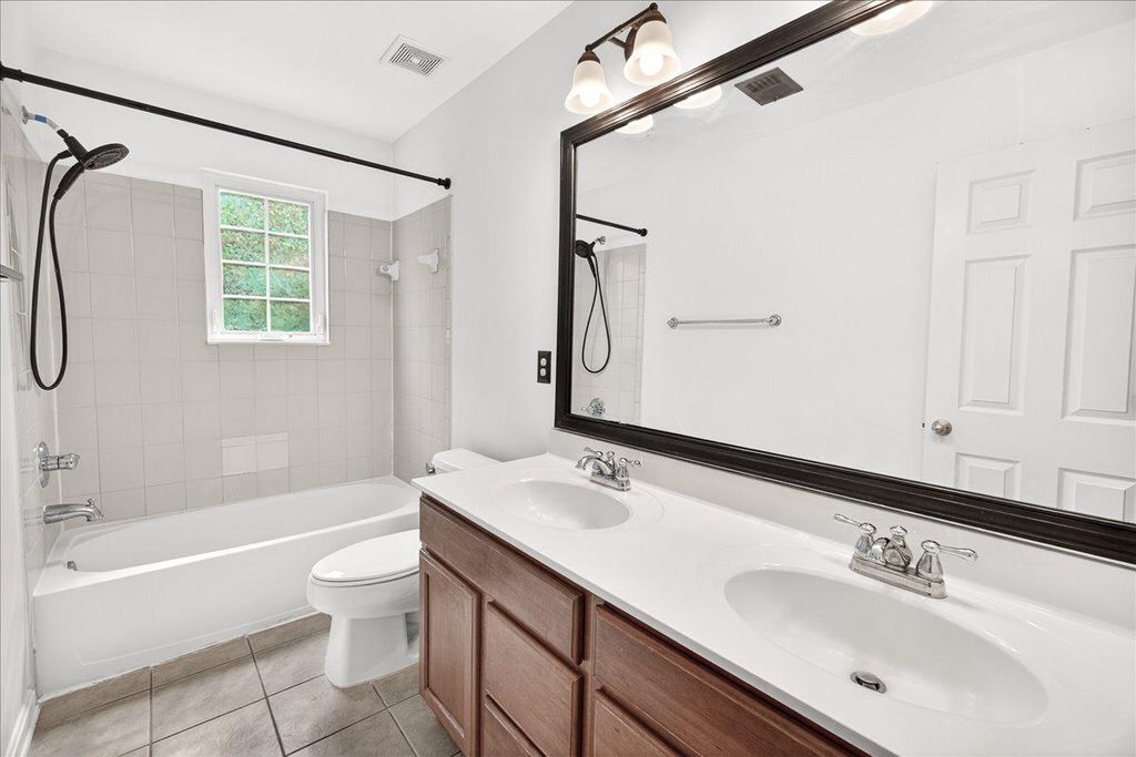 Image 28 of property listing at 18733 FALLING RIVER DR, Gaithersburg, MD 20879