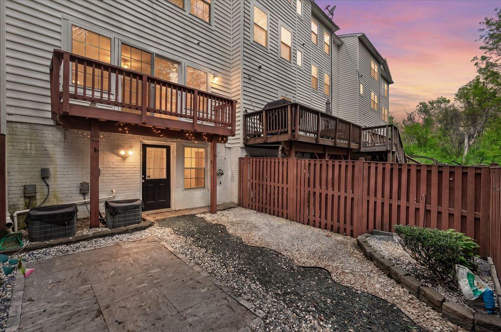 Image 3 of property listing at 18733 FALLING RIVER DR, Gaithersburg, MD 20879