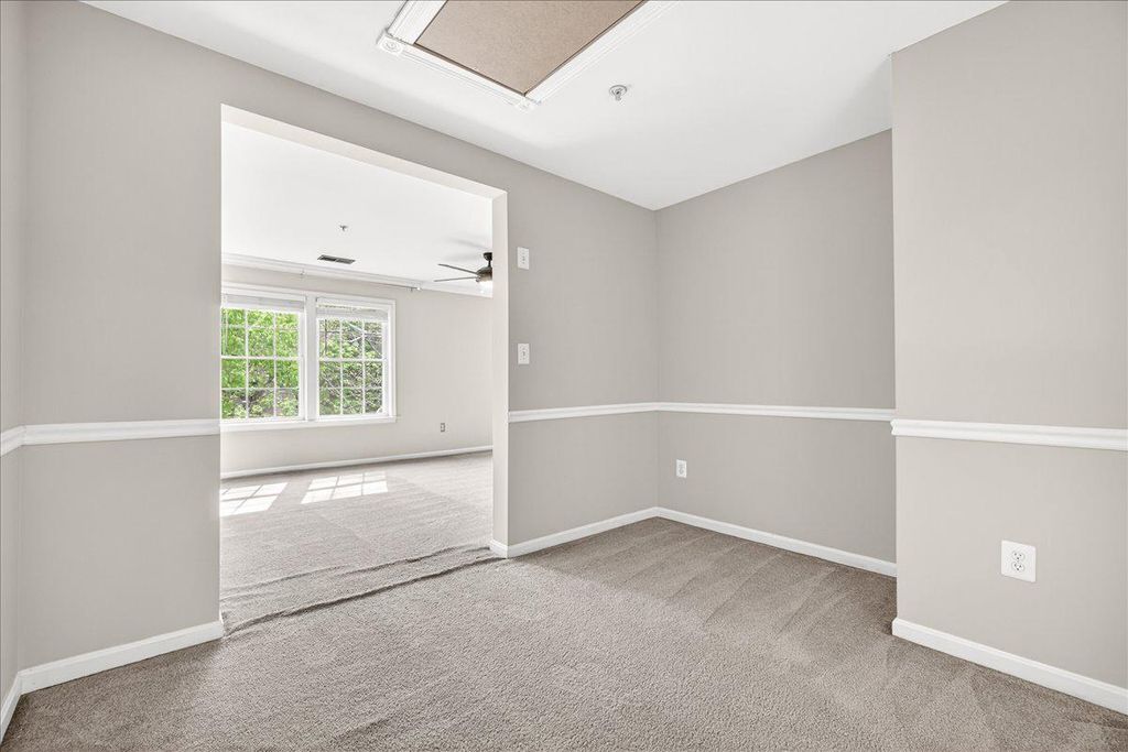 Image 32 of property listing at 18733 FALLING RIVER DR, Gaithersburg, MD 20879