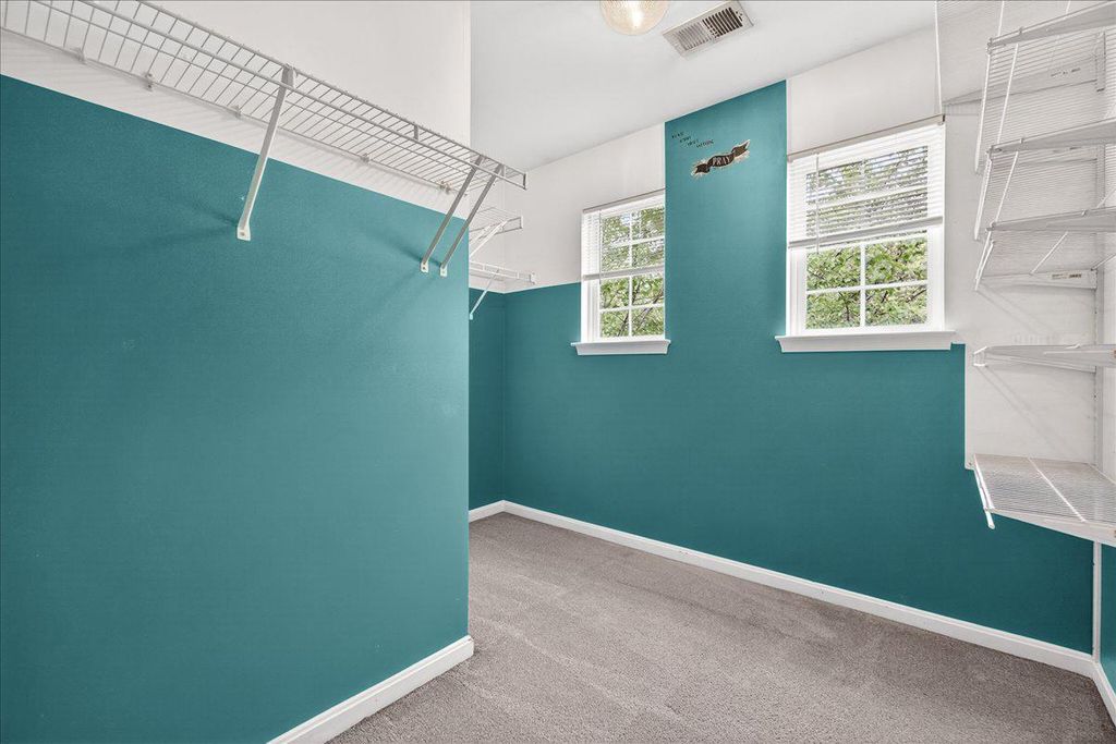 Image 36 of property listing at 18733 FALLING RIVER DR, Gaithersburg, MD 20879