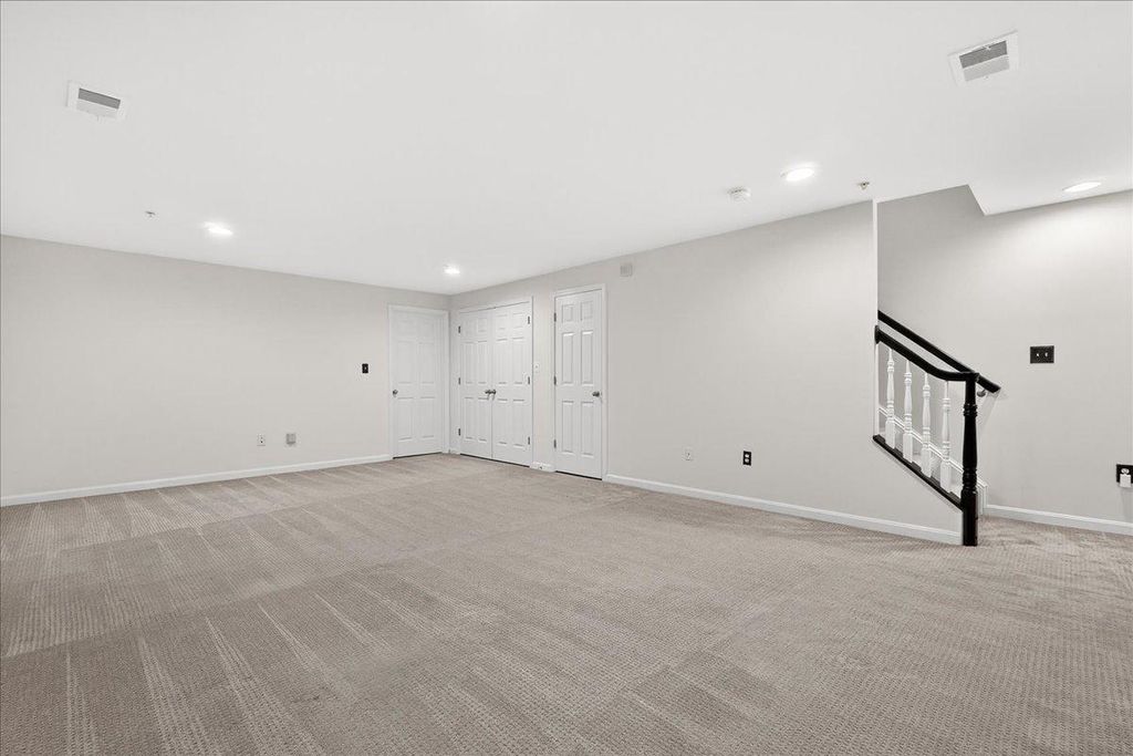 Image 39 of property listing at 18733 FALLING RIVER DR, Gaithersburg, MD 20879