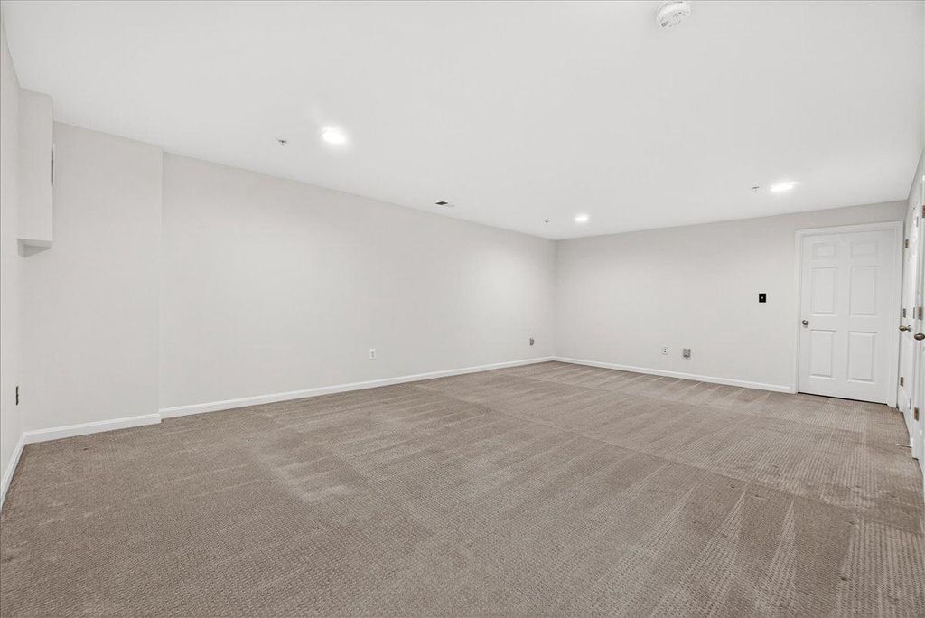 Image 40 of property listing at 18733 FALLING RIVER DR, Gaithersburg, MD 20879