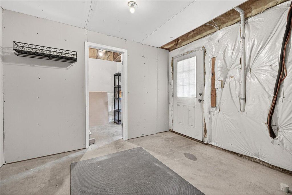 Image 42 of property listing at 18733 FALLING RIVER DR, Gaithersburg, MD 20879