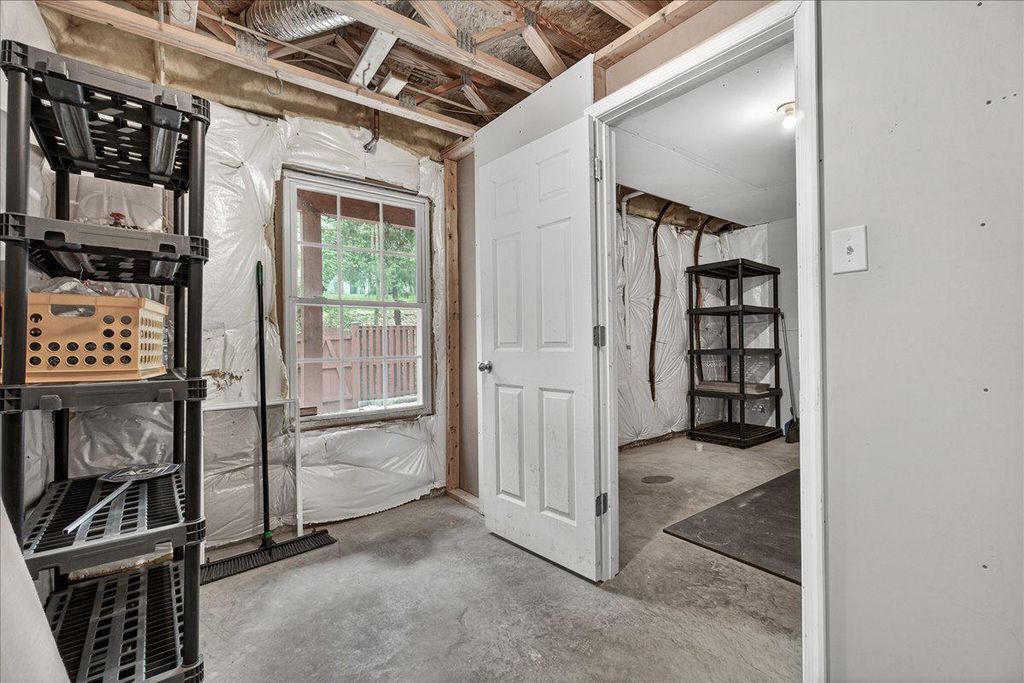 Image 43 of property listing at 18733 FALLING RIVER DR, Gaithersburg, MD 20879