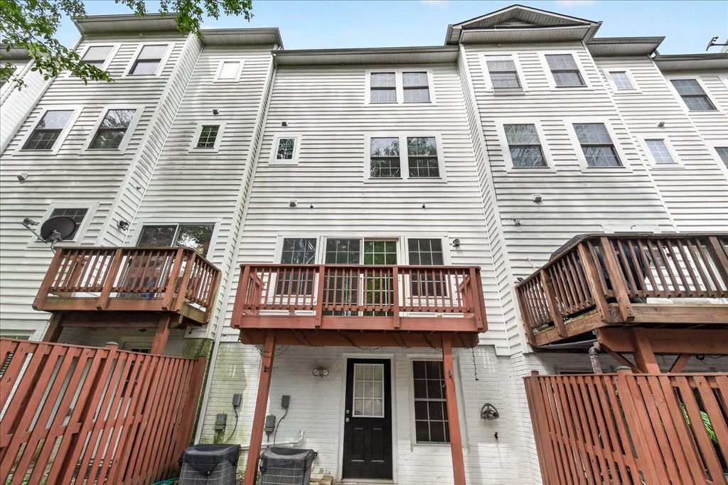 Image 46 of property listing at 18733 FALLING RIVER DR, Gaithersburg, MD 20879