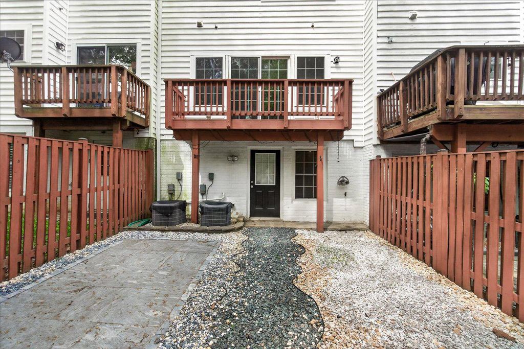 Image 47 of property listing at 18733 FALLING RIVER DR, Gaithersburg, MD 20879