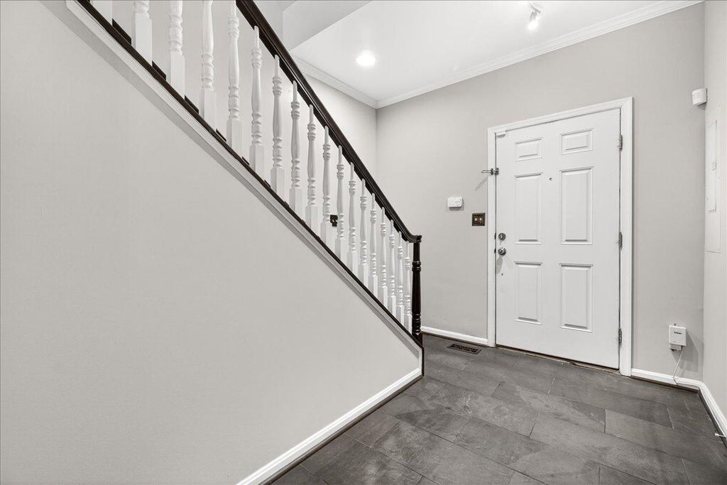 Image 6 of property listing at 18733 FALLING RIVER DR, Gaithersburg, MD 20879