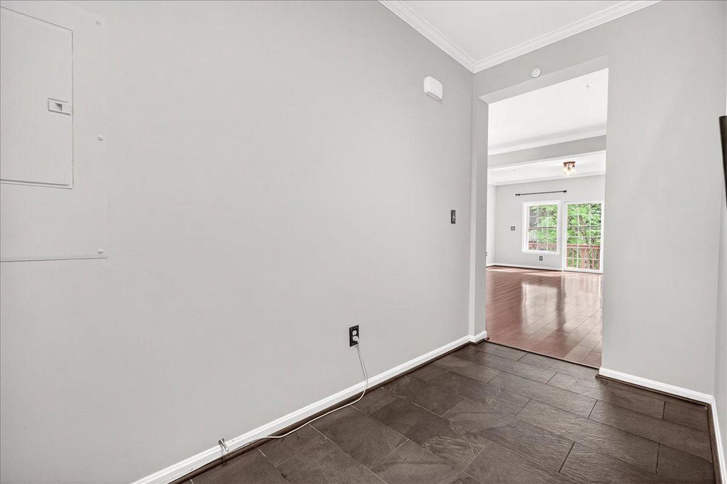 Image 7 of property listing at 18733 FALLING RIVER DR, Gaithersburg, MD 20879