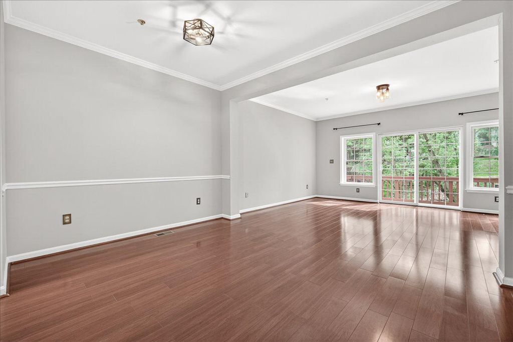 Image 8 of property listing at 18733 FALLING RIVER DR, Gaithersburg, MD 20879