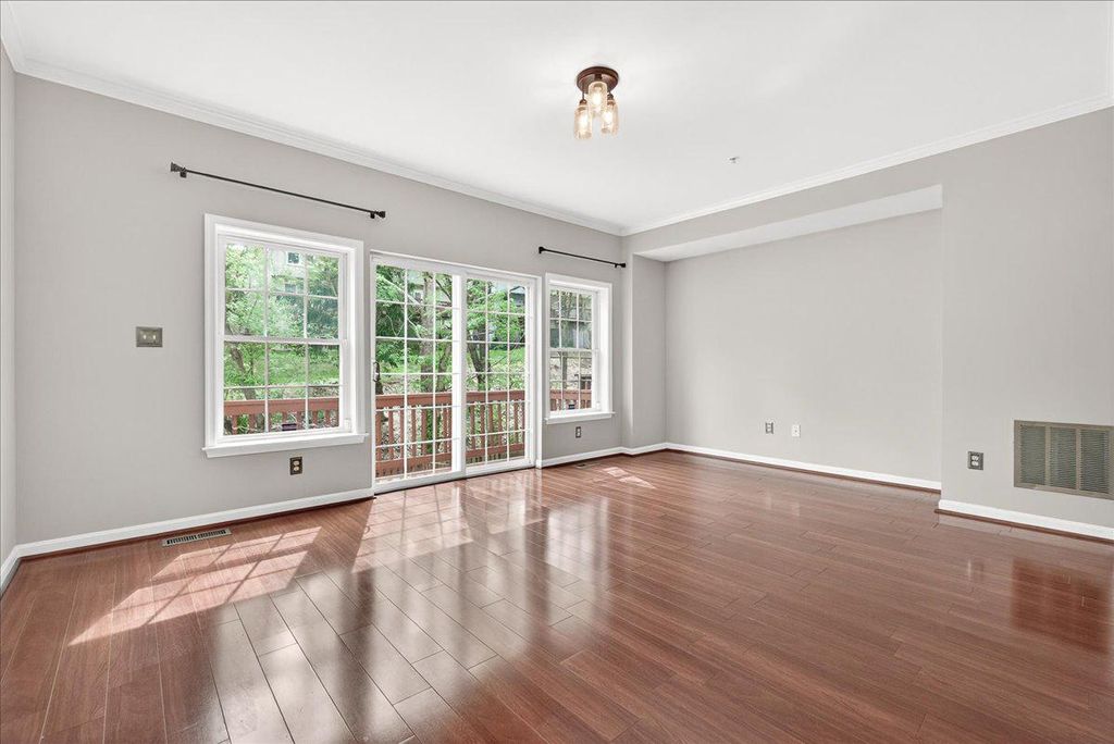 Image 9 of property listing at 18733 FALLING RIVER DR, Gaithersburg, MD 20879