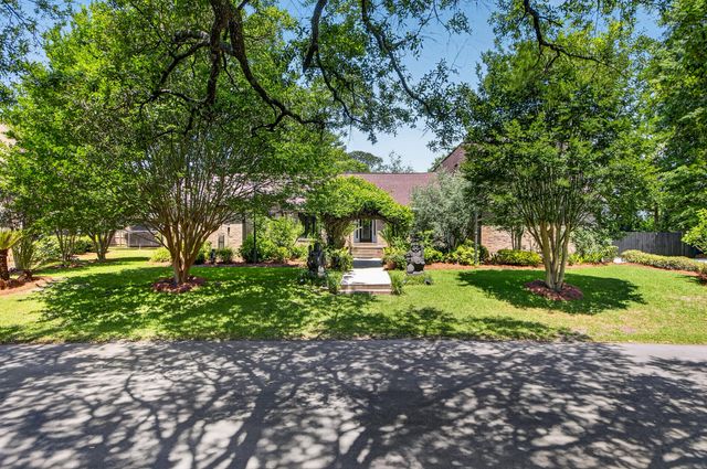 18 Old English Drive, Charleston, SC 29407