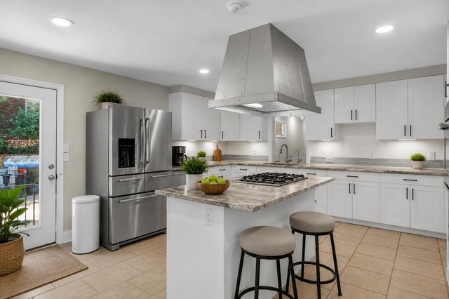 18 Old English Drive, Charleston, SC 29407