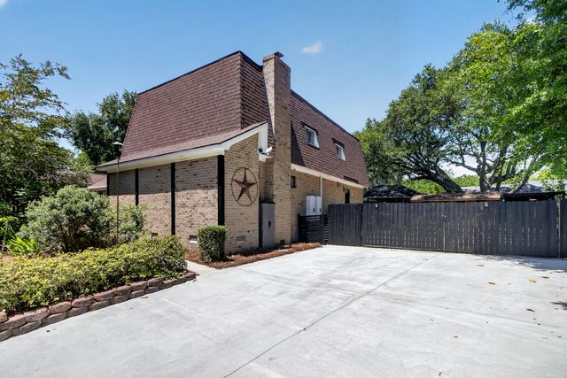 18 Old English Drive, Charleston, SC 29407