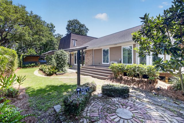 18 Old English Drive, Charleston, SC 29407