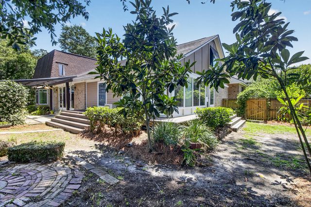 18 Old English Drive, Charleston, SC 29407