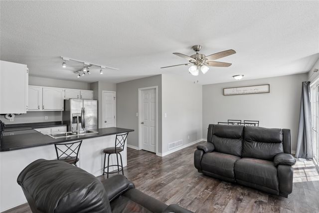 8733 Hanworth Drive, Johnston, IA 50131