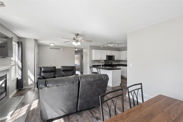 8733 Hanworth Drive, Johnston, IA 50131