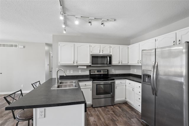 8733 Hanworth Drive, Johnston, IA 50131