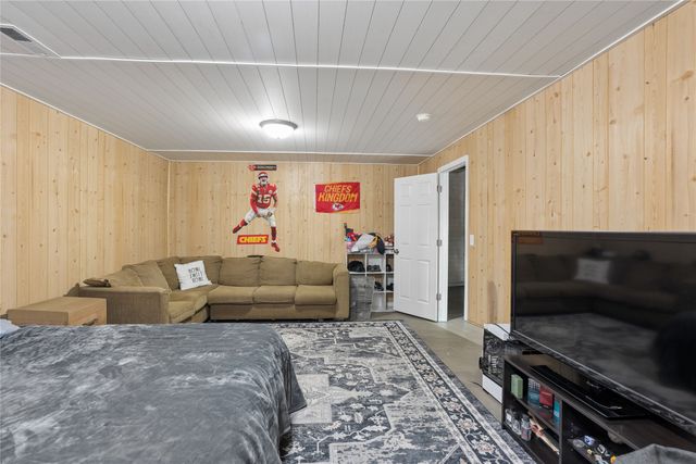 8733 Hanworth Drive, Johnston, IA 50131