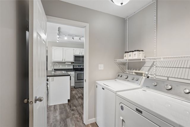 8733 Hanworth Drive, Johnston, IA 50131