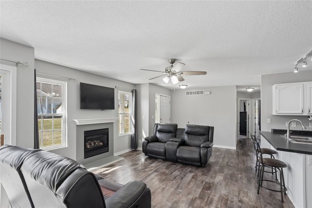 8733 Hanworth Drive, Johnston, IA 50131