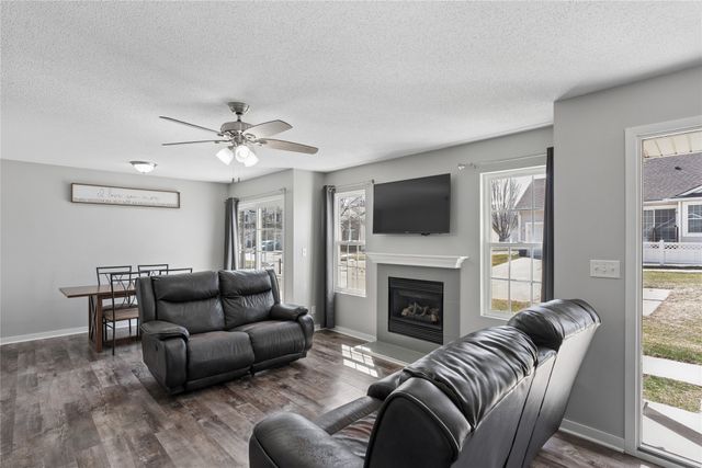 8733 Hanworth Drive, Johnston, IA 50131