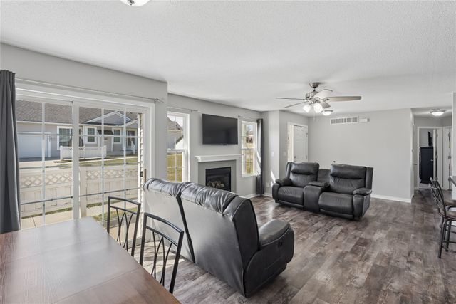 8733 Hanworth Drive, Johnston, IA 50131