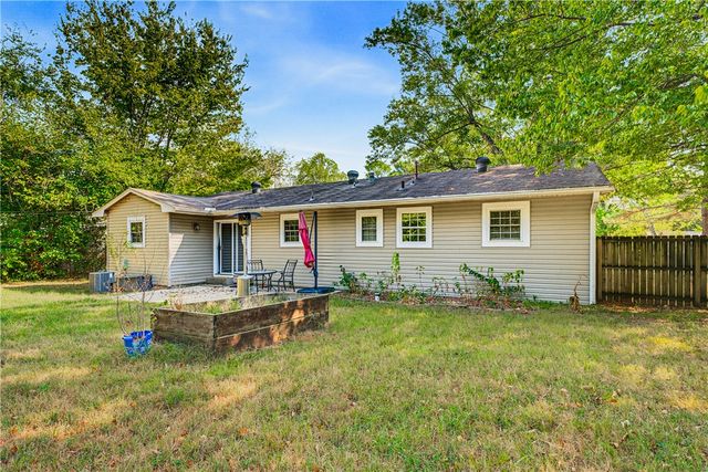 2324 Holly Street, Fayetteville, AR 72703