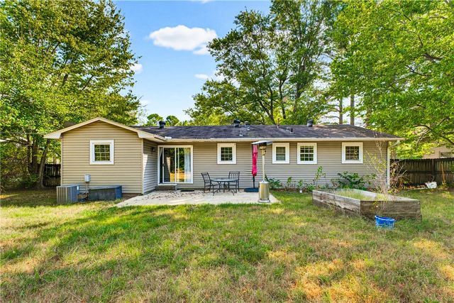 2324 Holly Street, Fayetteville, AR 72703