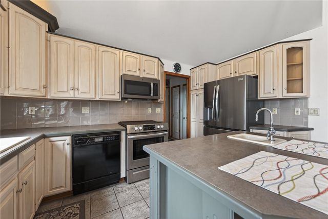 297 Holiday Island Drive, Holiday Island, AR 72631
