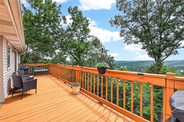 297 Holiday Island Drive, Holiday Island, AR 72631