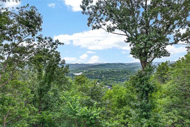 297 Holiday Island Drive, Holiday Island, AR 72631