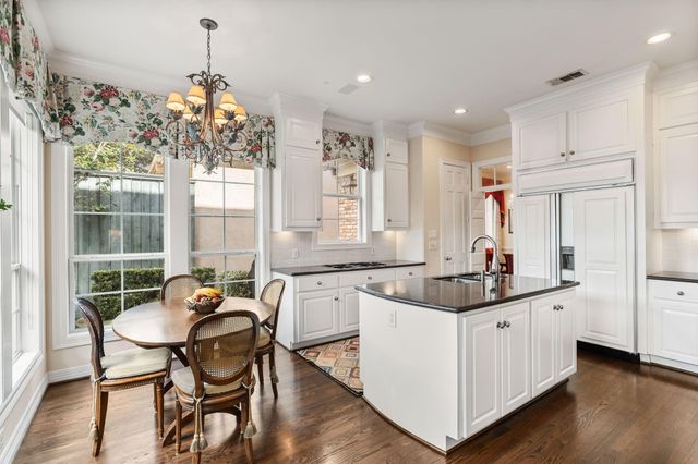 3 Homewood Row Lane, Houston, TX 77056