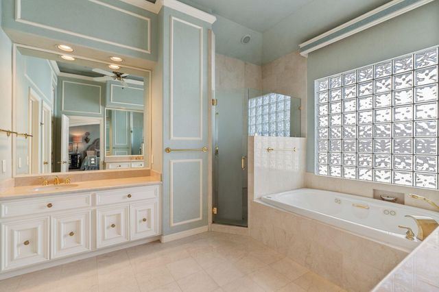 3 Homewood Row Lane, Houston, TX 77056