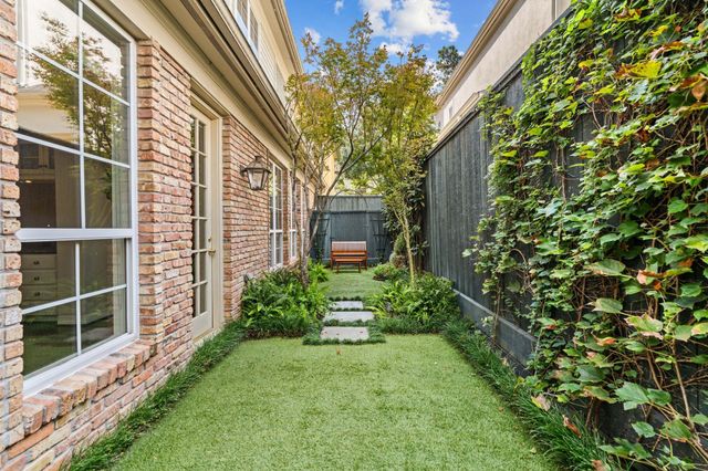 3 Homewood Row Lane, Houston, TX 77056